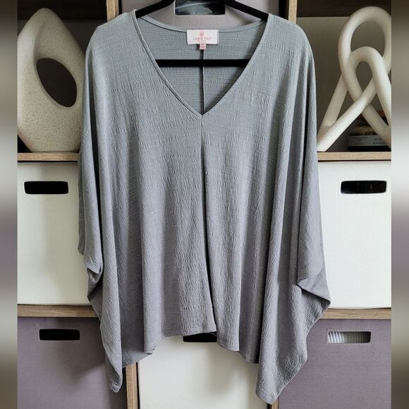Laurie Felt Gray V-Neck Top Size M/L - Picture 1 of 11